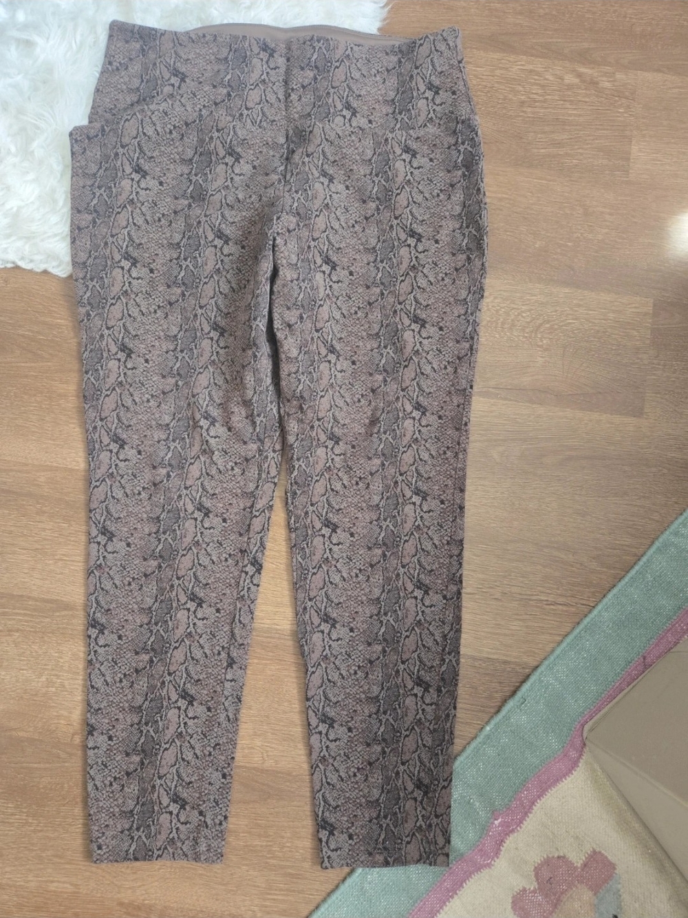 Snake-Print Leggings in Taupe
